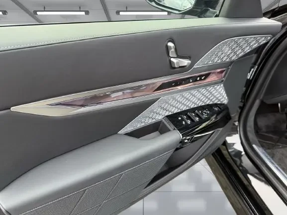 BMW i7 M60 xDrive = Shadow Line = Гаранция, снимка 5 - Автомобили и джипове - 53914721