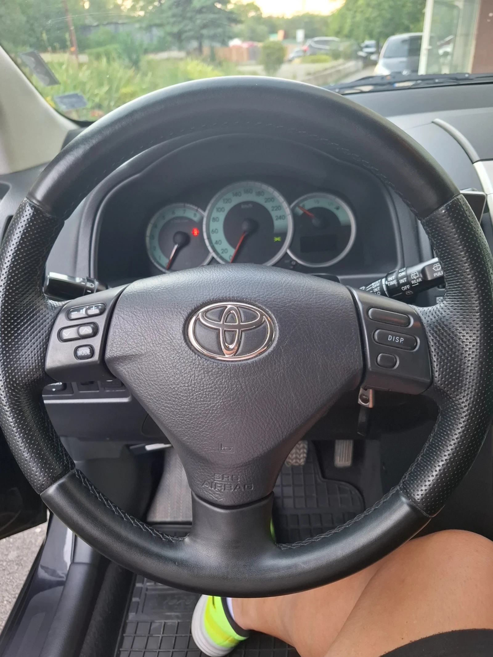 Toyota Corolla verso 1.8 VVTI - изображение 8