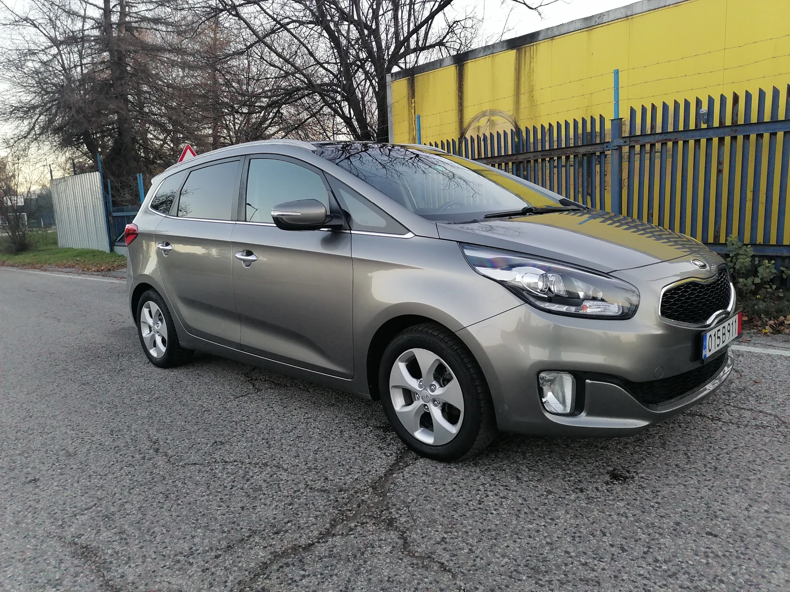 Kia Carens 1.6i 7-местен - изображение 3
