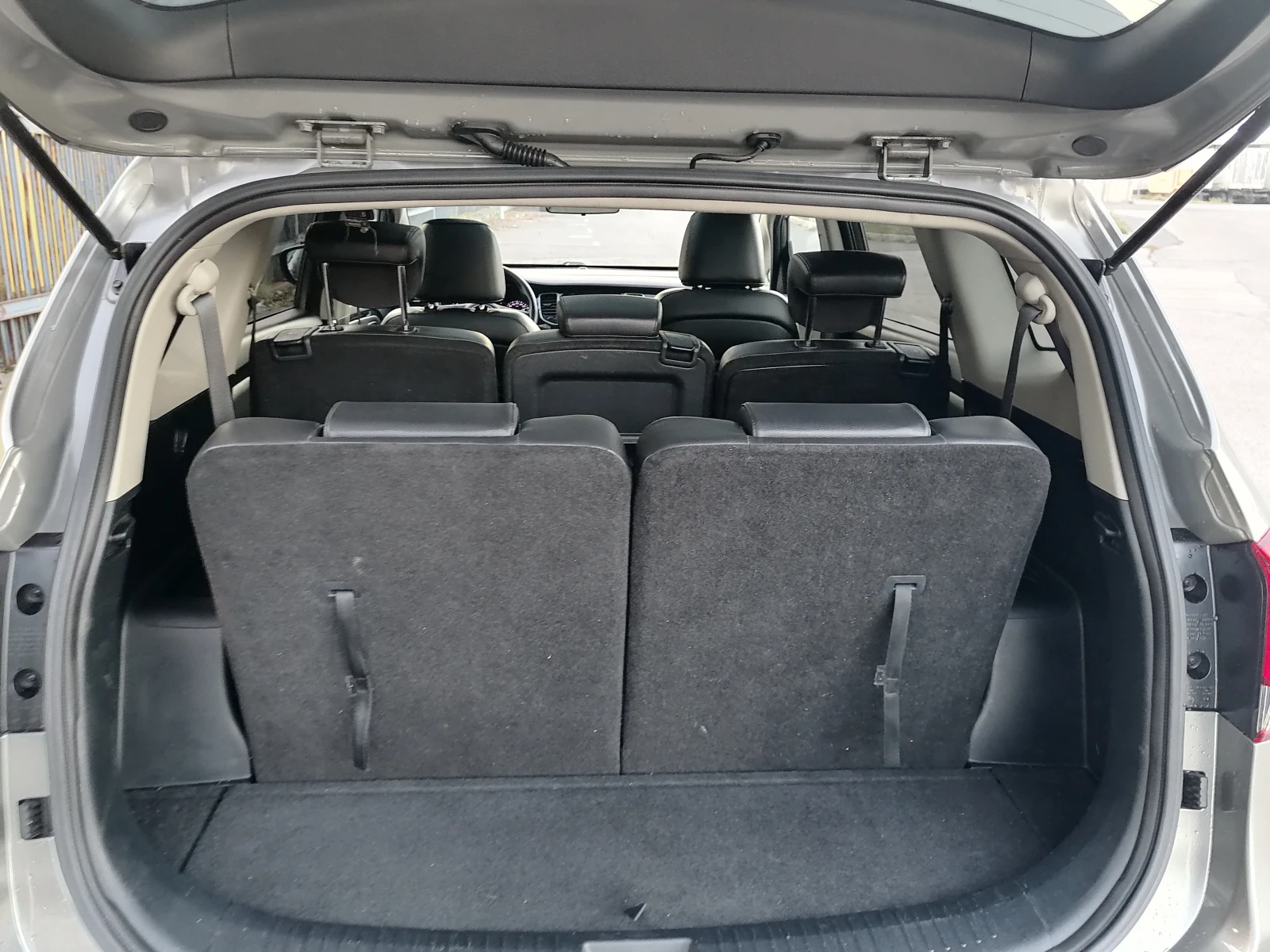 Kia Carens 1.6i 7-местен - изображение 9