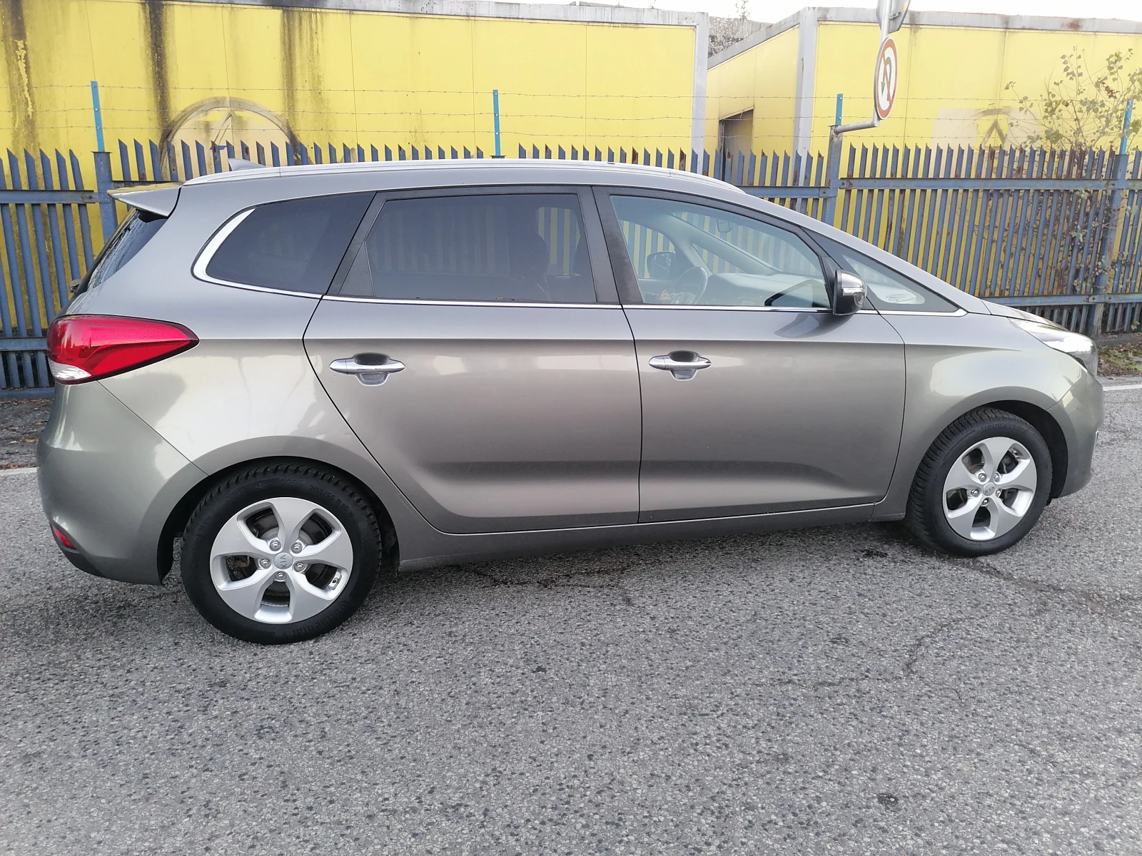 Kia Carens 1.6i 7-местен - изображение 4