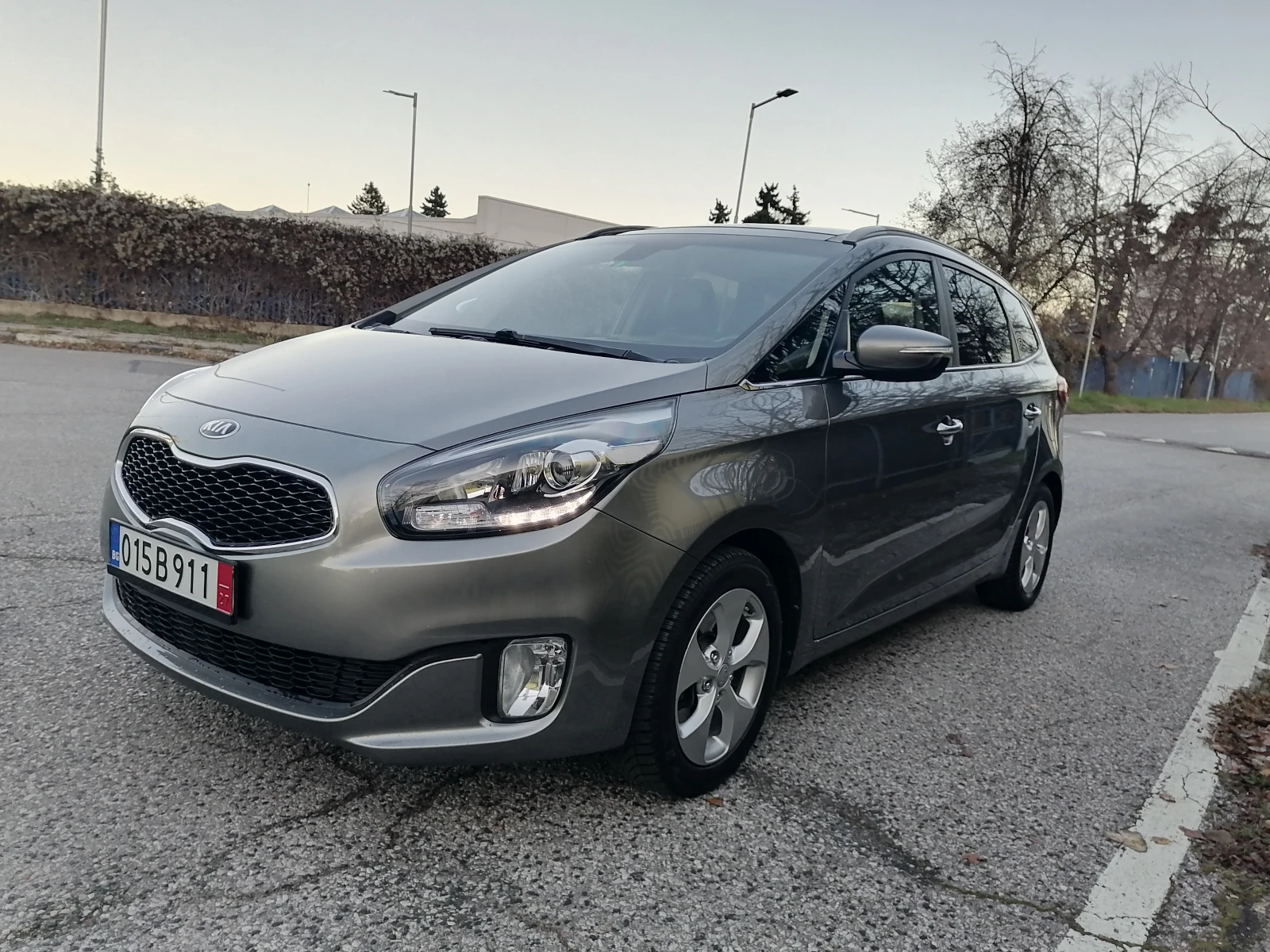 Kia Carens 1.6i 7-местен - изображение 7