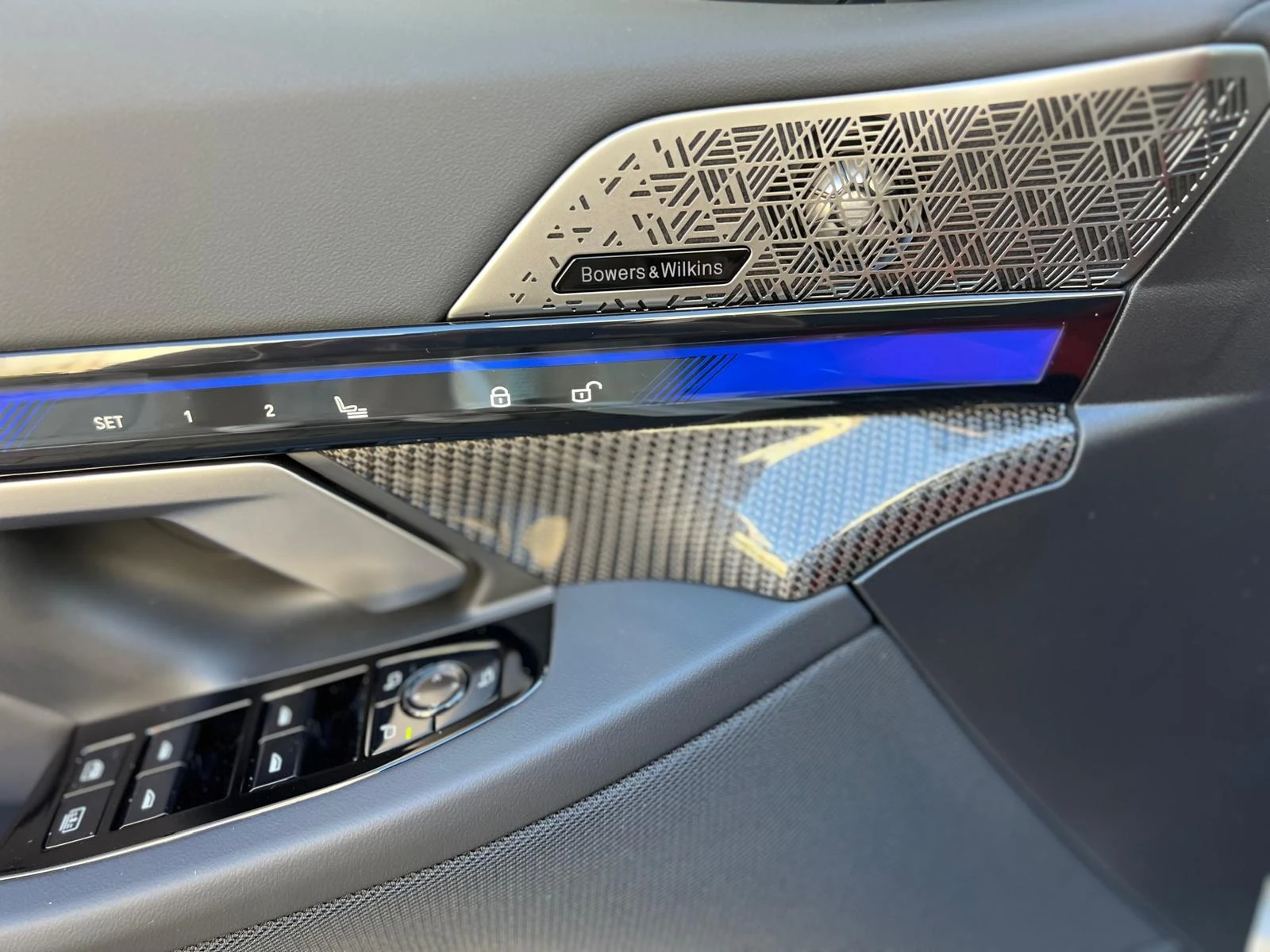 BMW M5 4.4 Hybrid - изображение 8