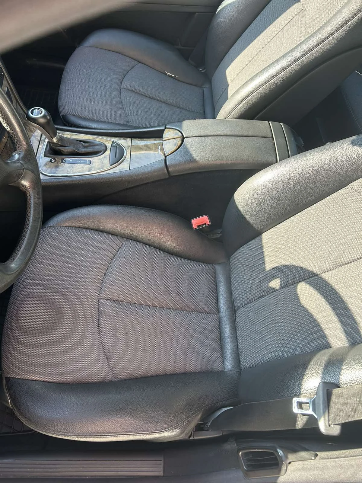 Mercedes-Benz E 220, снимка 11 - Автомобили и джипове - 53902699