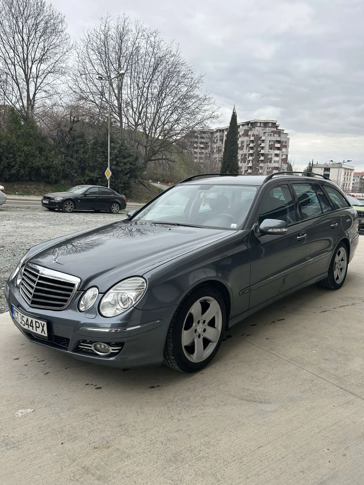 Mercedes-Benz E 220, снимка 2 - Автомобили и джипове - 53902699