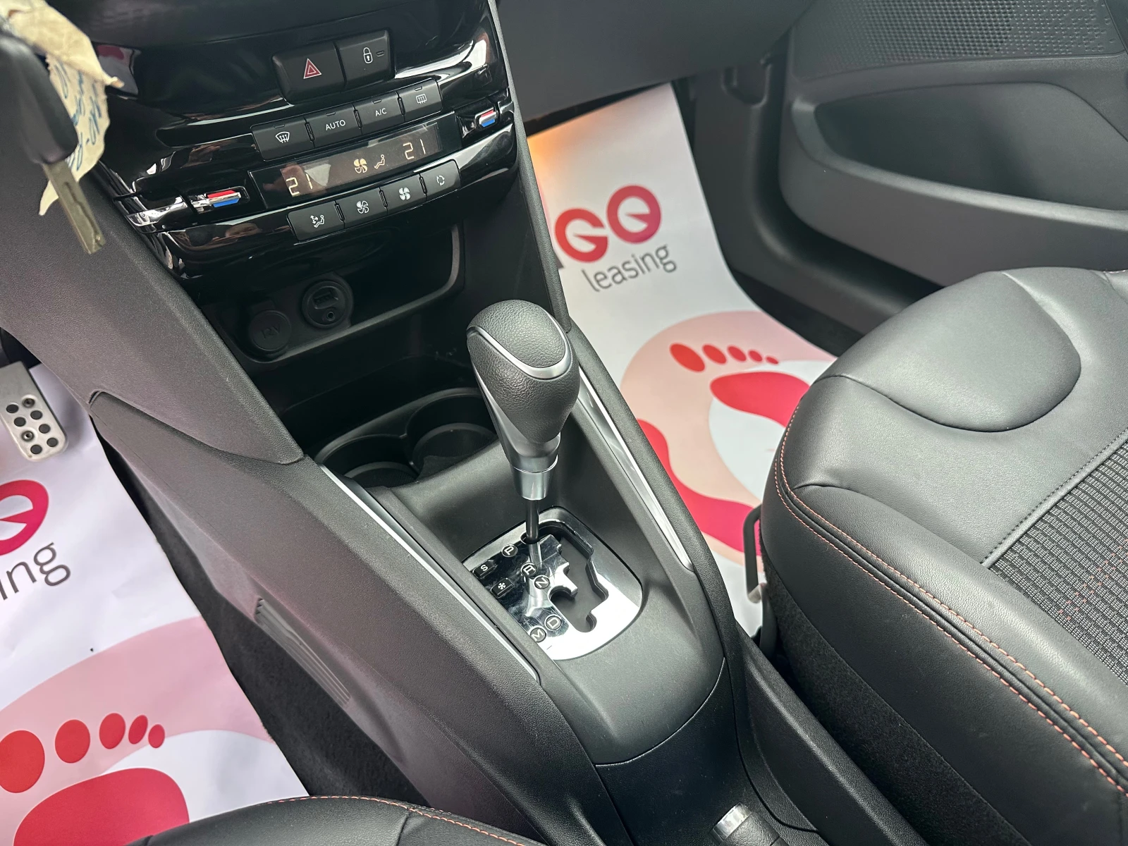 Peugeot 208 ROLAND GARROS* AVTOMATIK* FACE* NAVI* LED* TOP* , снимка 14 - Автомобили и джипове - 54207198