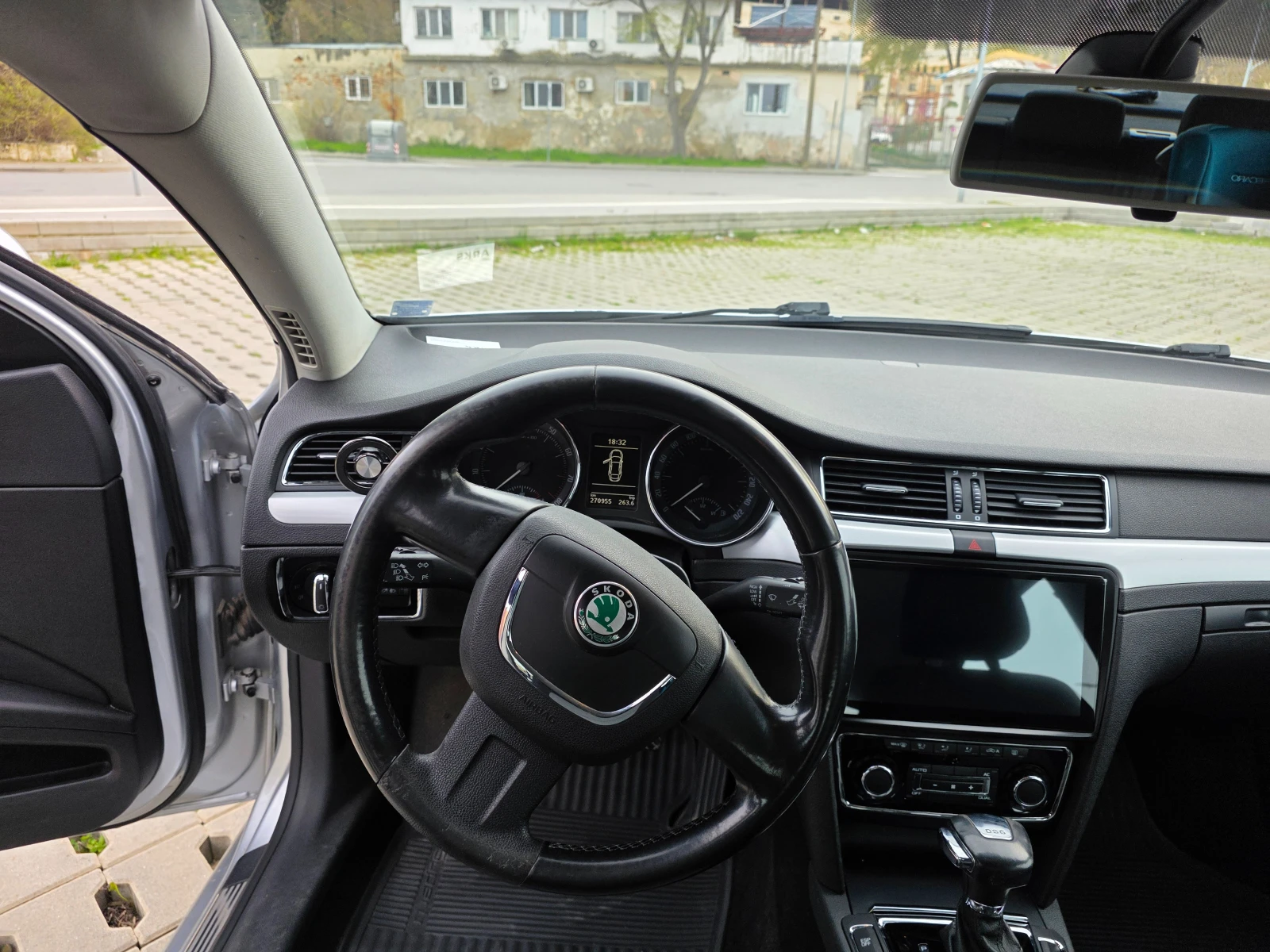 Skoda Superb 1.8 TSI DSG, снимка 8 - Автомобили и джипове - 54209406