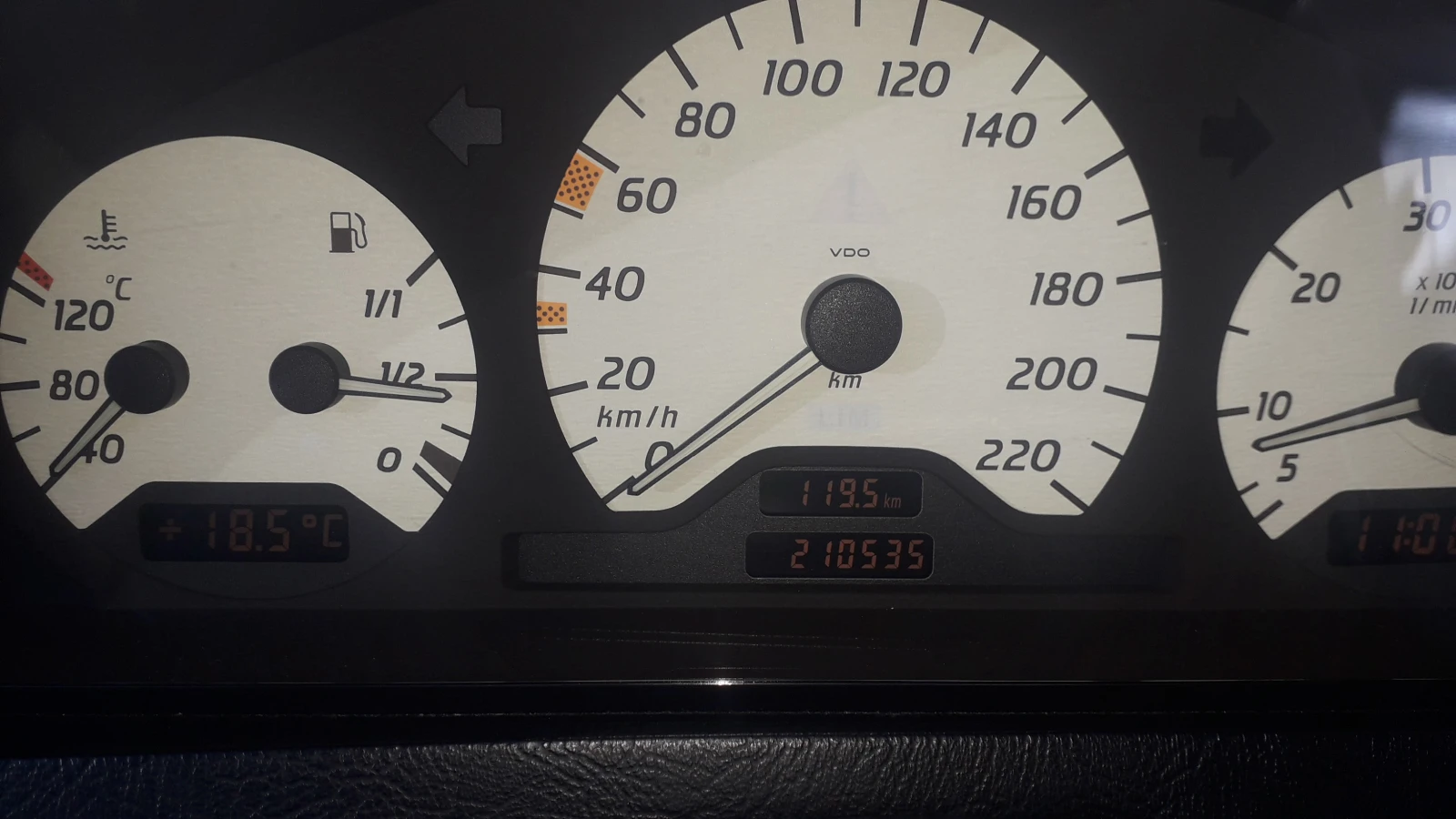 Mercedes-Benz C 220 C220CDI Sport, снимка 7 - Автомобили и джипове - 54376659