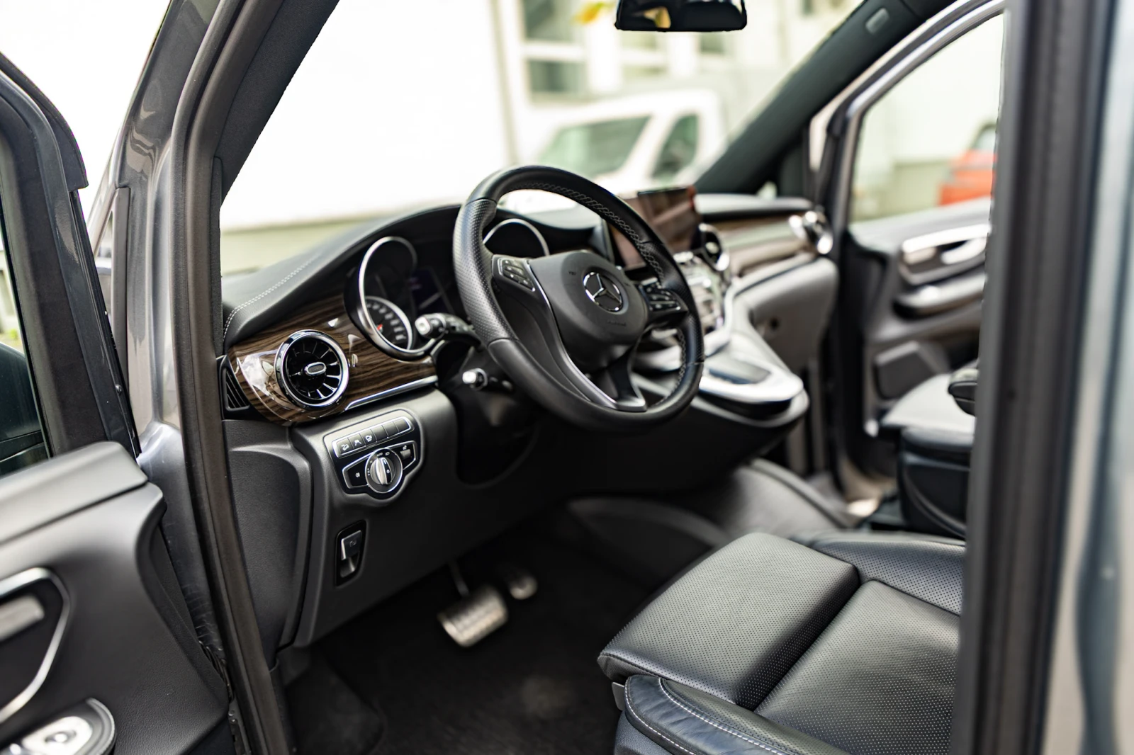 Mercedes-Benz V 300, снимка 6 - Автомобили и джипове - 54619300