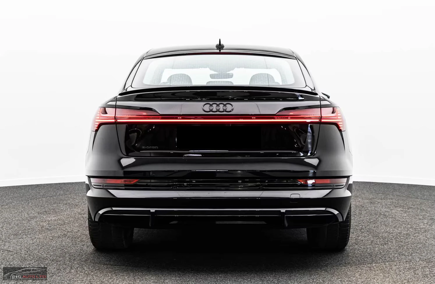 Audi E-Tron 55/SPORTBACK/408HP/2XSLINE/BLACK/CAM/KLES/ACC/451z, снимка 9 - Автомобили и джипове - 54701806