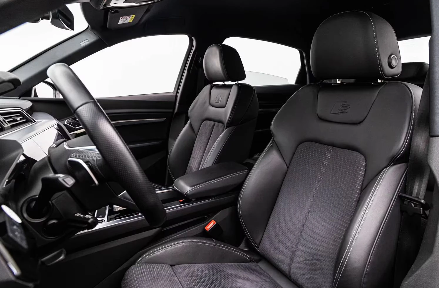 Audi E-Tron 55/SPORTBACK/408HP/2XSLINE/BLACK/CAM/KLES/ACC/451z, снимка 13 - Автомобили и джипове - 54701806