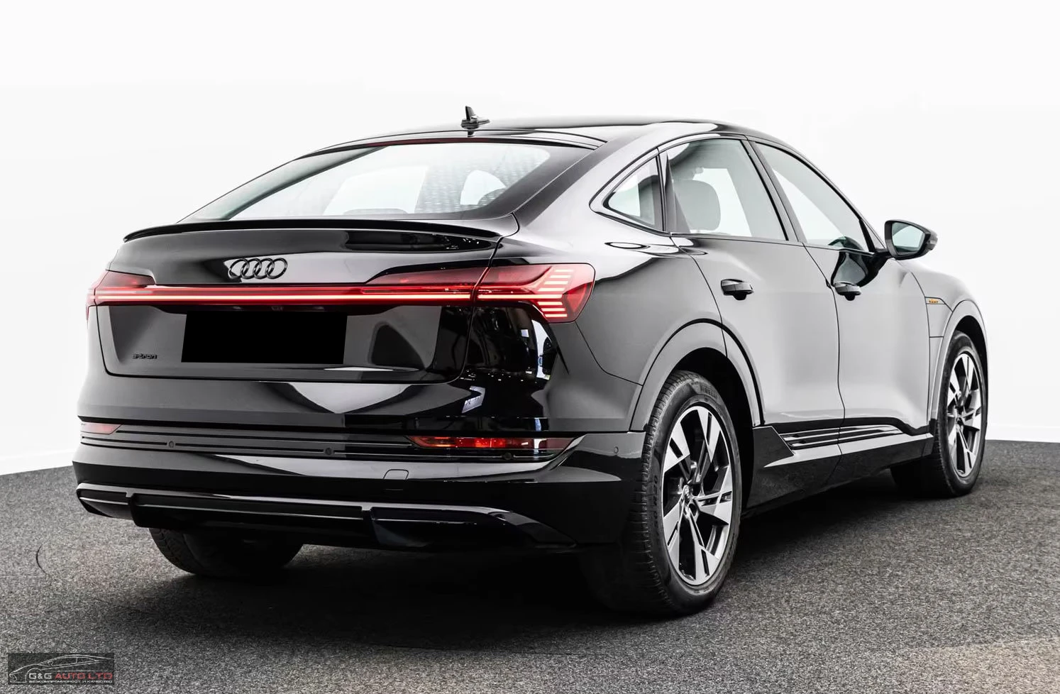 Audi E-Tron 55/SPORTBACK/408HP/2XSLINE/BLACK/CAM/KLES/ACC/451z, снимка 8 - Автомобили и джипове - 54701806