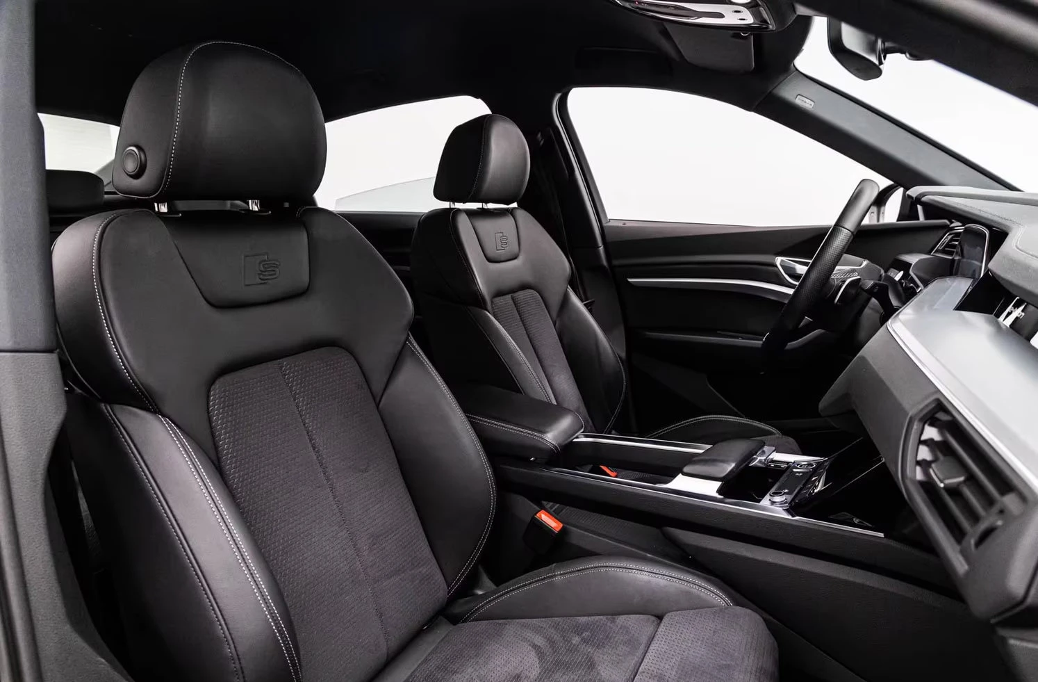 Audi E-Tron 55/SPORTBACK/408HP/2XSLINE/BLACK/CAM/KLES/ACC/451z, снимка 14 - Автомобили и джипове - 54701806