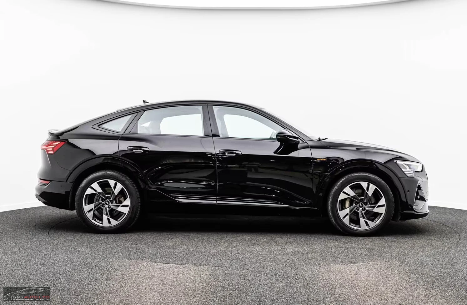 Audi E-Tron 55/SPORTBACK/408HP/2XSLINE/BLACK/CAM/KLES/ACC/451z, снимка 7 - Автомобили и джипове - 54701806