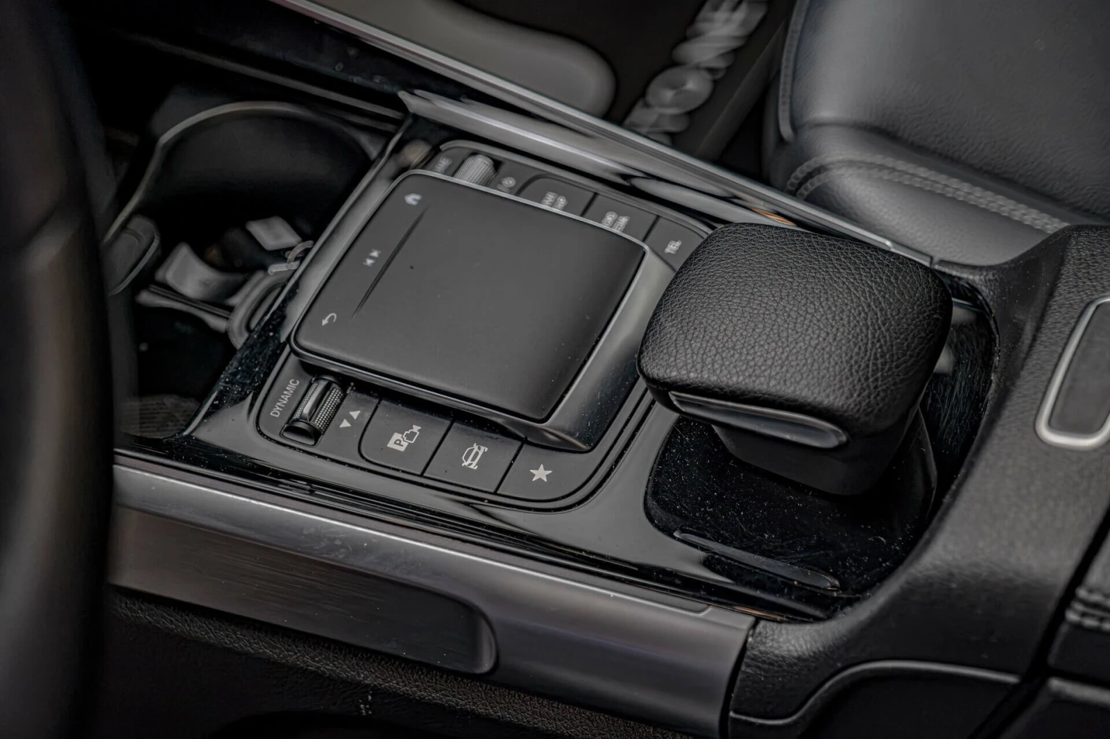 Mercedes-Benz EQB 300 4Matic/Ambient/Камера/MBUX/Virtual/, снимка 10 - Автомобили и джипове - 55285368