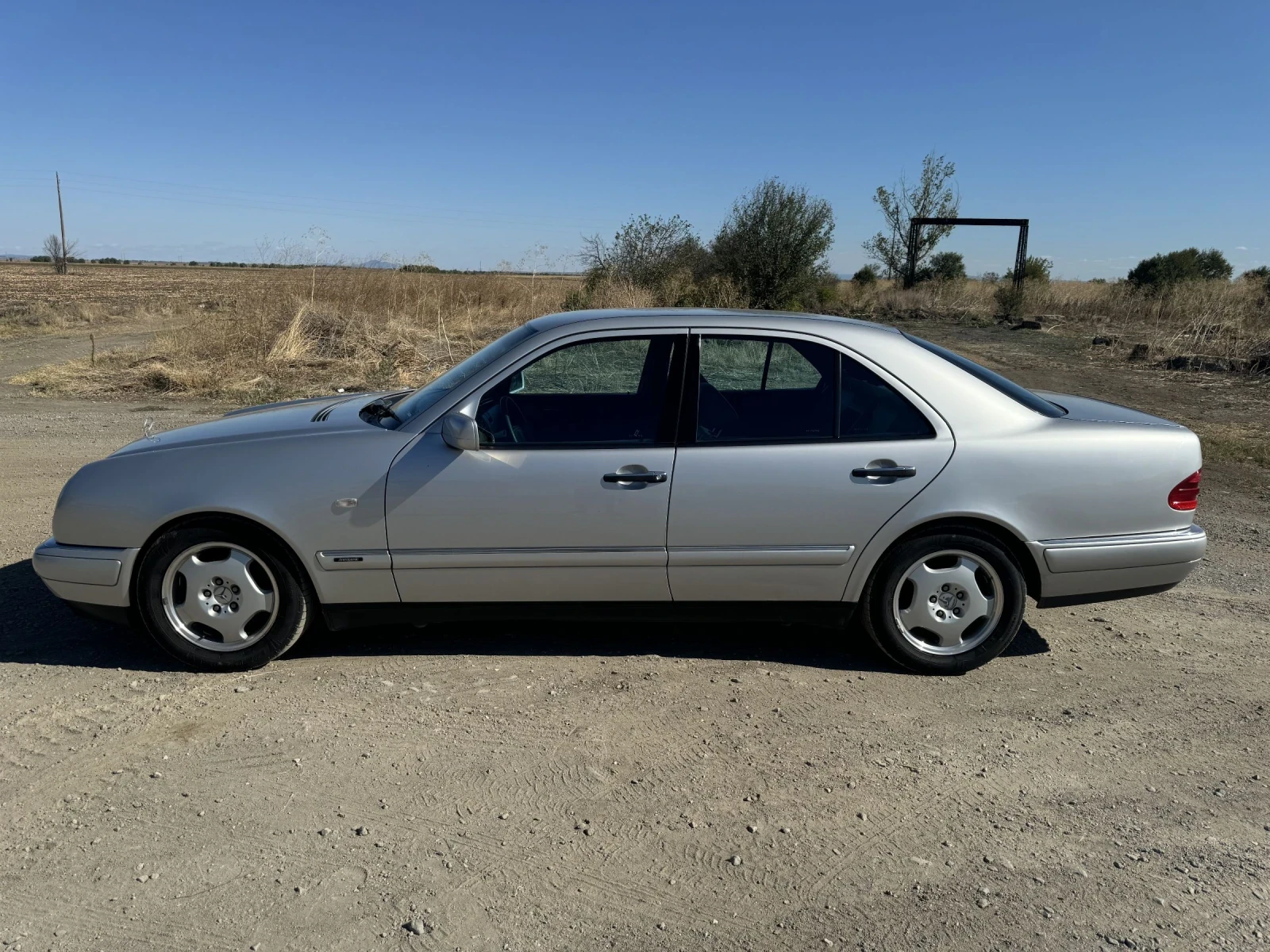 Mercedes-Benz E 250, снимка 2 - Автомобили и джипове - 55452684