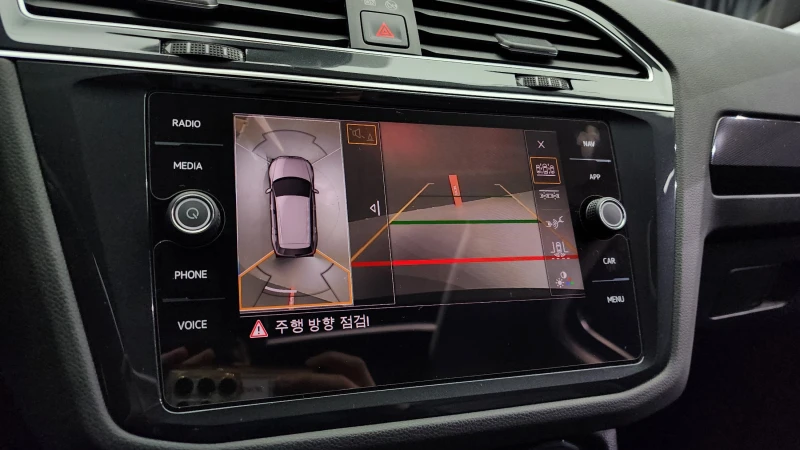 VW Tiguan 2.0TDI PRESTIGE , снимка 13 - Автомобили и джипове - 52536076