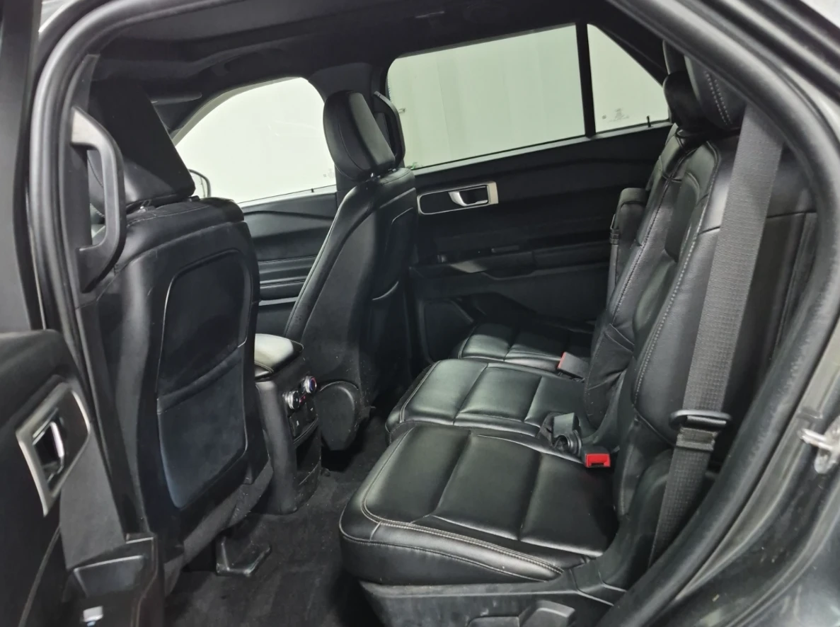 Ford Explorer 7-местен* XLT* AWD* ПАНОРАМА* м.Точки* Кожа* Камер, снимка 13 - Автомобили и джипове - 55227150