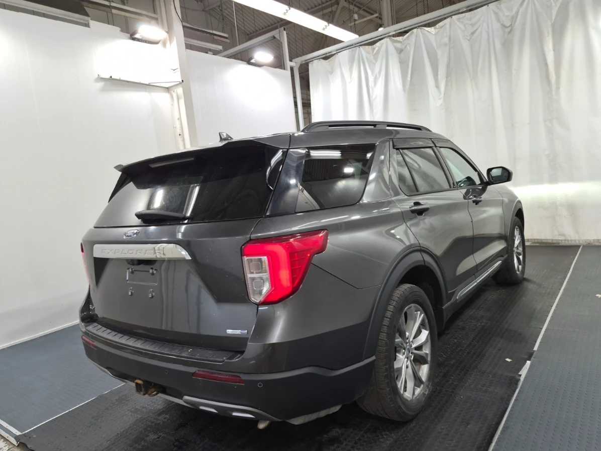 Ford Explorer 7-местен* XLT* AWD* ПАНОРАМА* м.Точки* Кожа* Камер, снимка 4 - Автомобили и джипове - 55227150