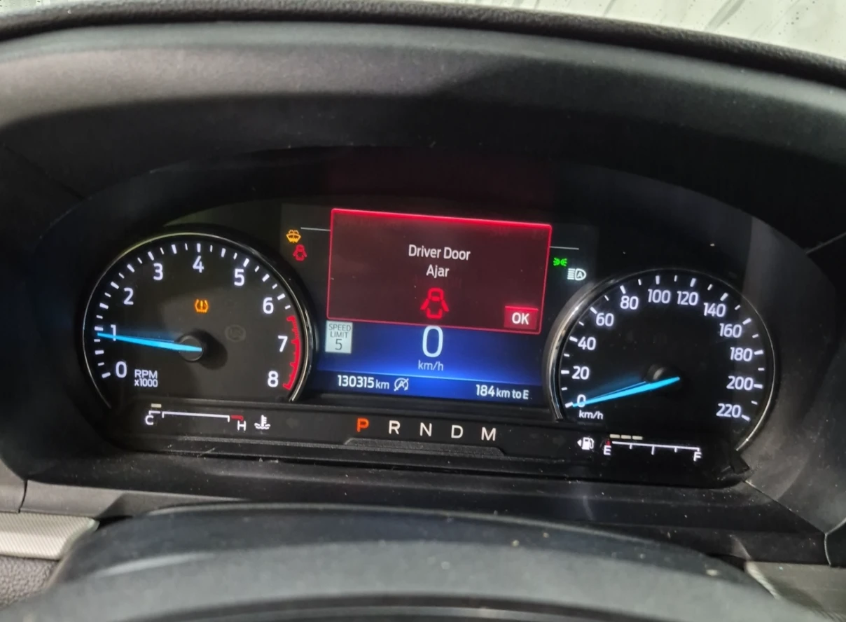 Ford Explorer 7-местен* XLT* AWD* ПАНОРАМА* м.Точки* Кожа* Камер, снимка 11 - Автомобили и джипове - 55227150