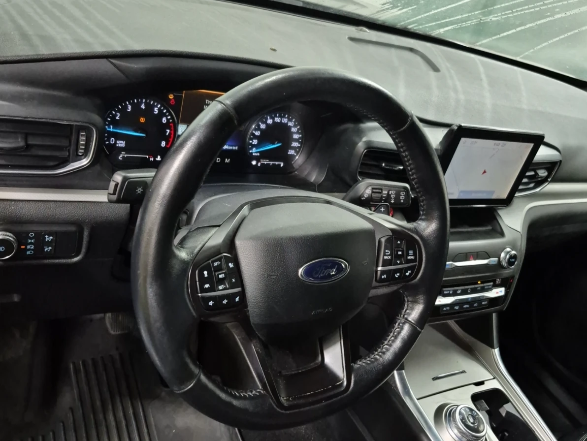 Ford Explorer 7-местен* XLT* AWD* ПАНОРАМА* м.Точки* Кожа* Камер, снимка 10 - Автомобили и джипове - 55227150