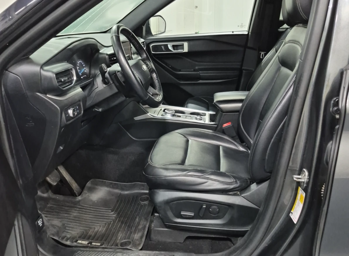 Ford Explorer 7-местен* XLT* AWD* ПАНОРАМА* м.Точки* Кожа* Камер, снимка 9 - Автомобили и джипове - 55227150