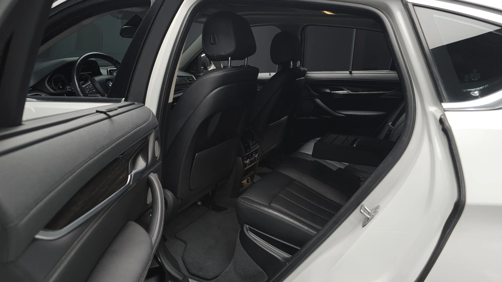 BMW X6 xDrive30d* 360* HUD* ЕЛ. БАГАЖНИК* КРАЙНА ЦЕНА, снимка 12 - Автомобили и джипове - 55367092