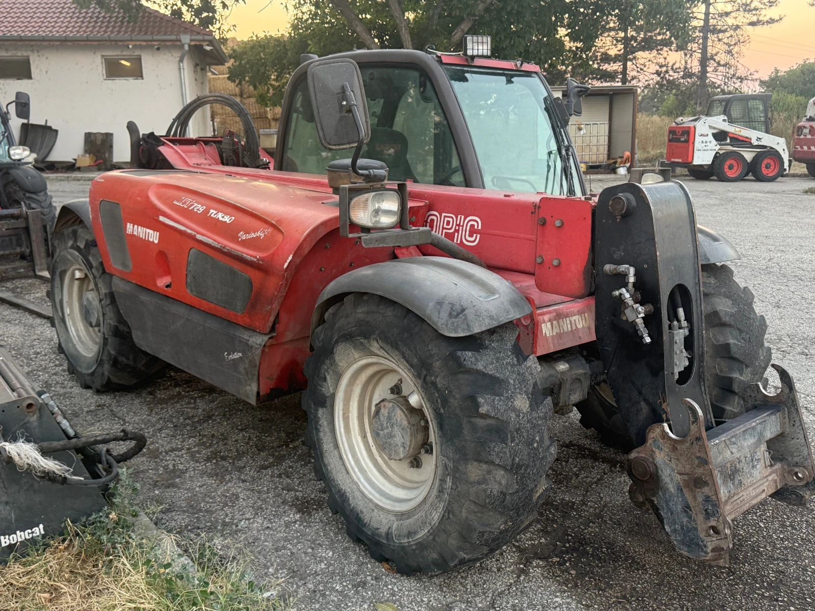 Телескопичен товарач Manitou 729