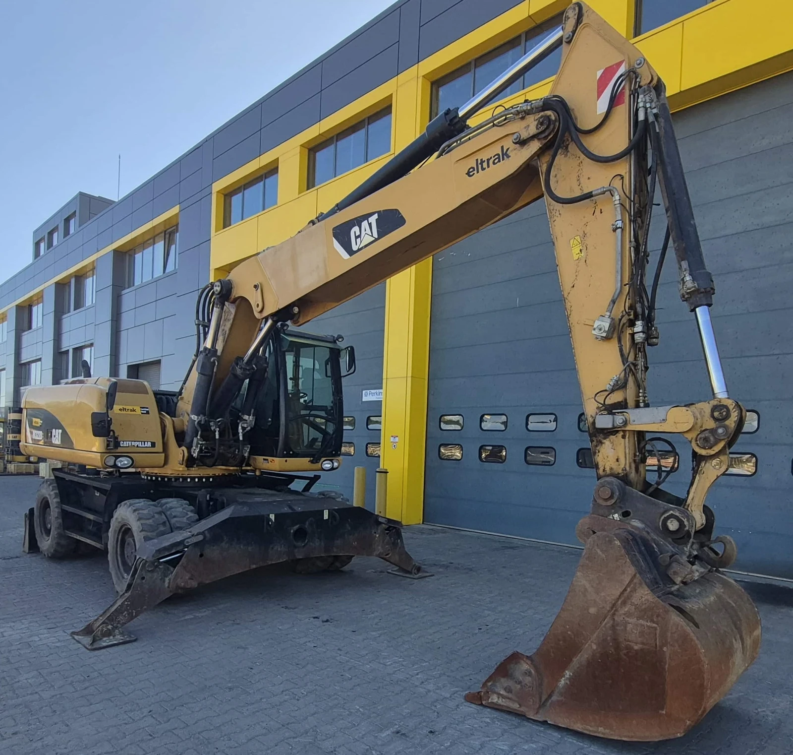  Cat M322D | Mobile.bg   1