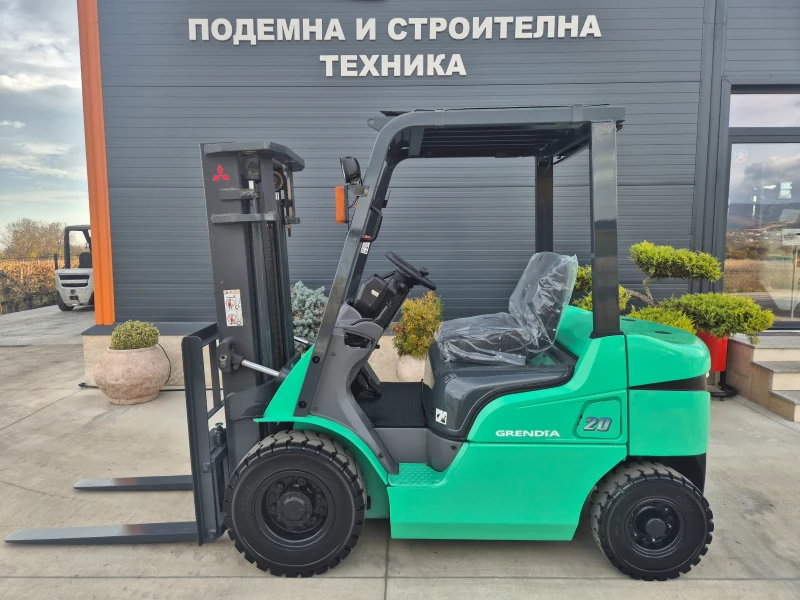 Мотокар Mitsubishi 2 тона / АВТОМАТ / КАТО НОВ !, снимка 2 - Индустриална техника - 52488708