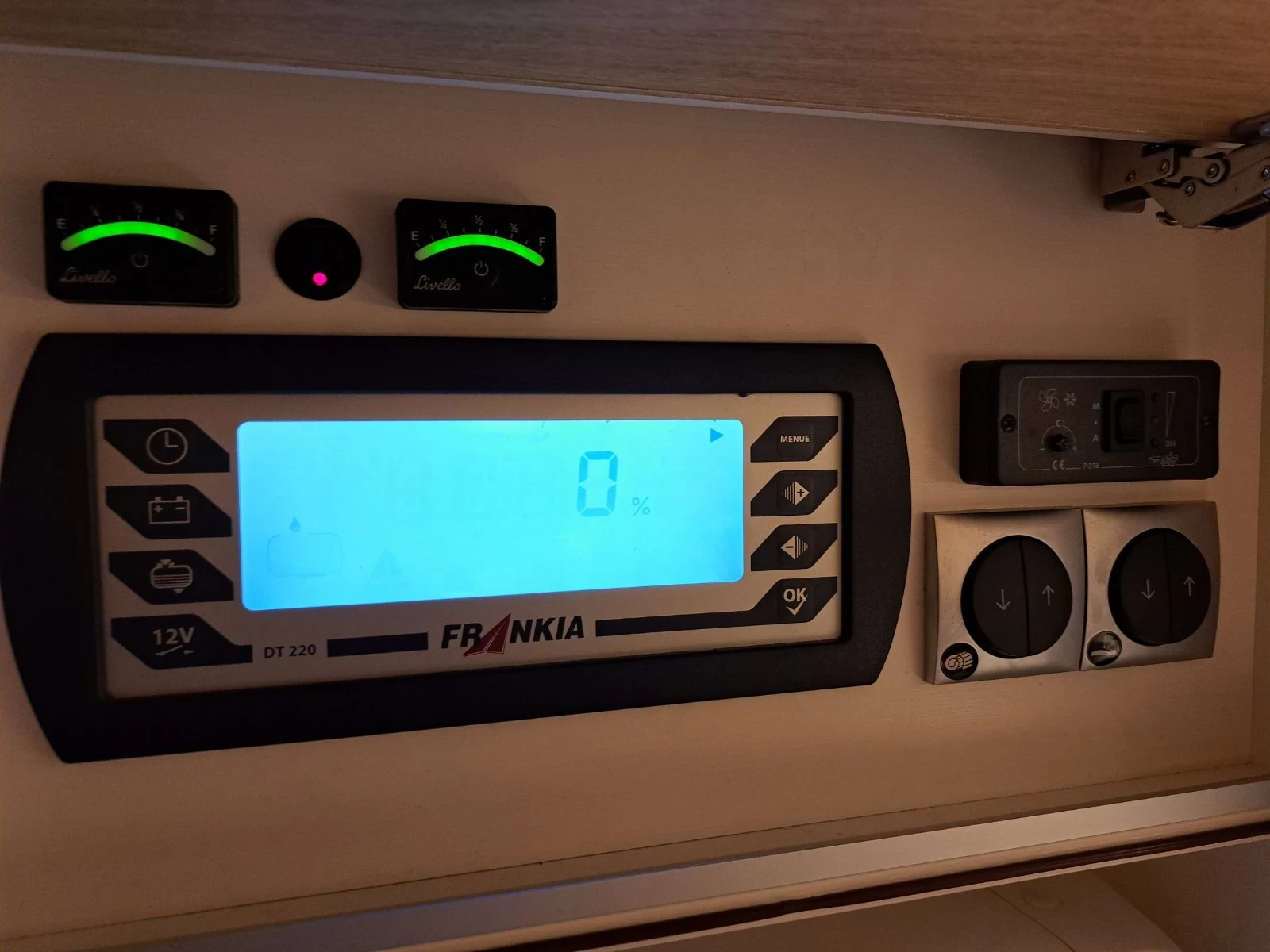Кемпер Frankia 7900 GD/ Mercedes , снимка 15 - Каравани и кемпери - 54984961