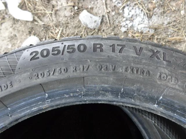 Гуми Зимни 205/50R17, снимка 4 - Гуми и джанти - 20873709