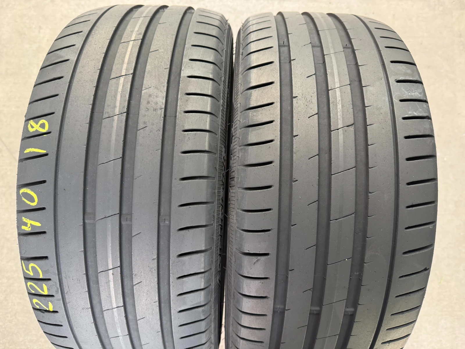 Гуми Летни 225/40R18, снимка 4 - Гуми и джанти - 54608181