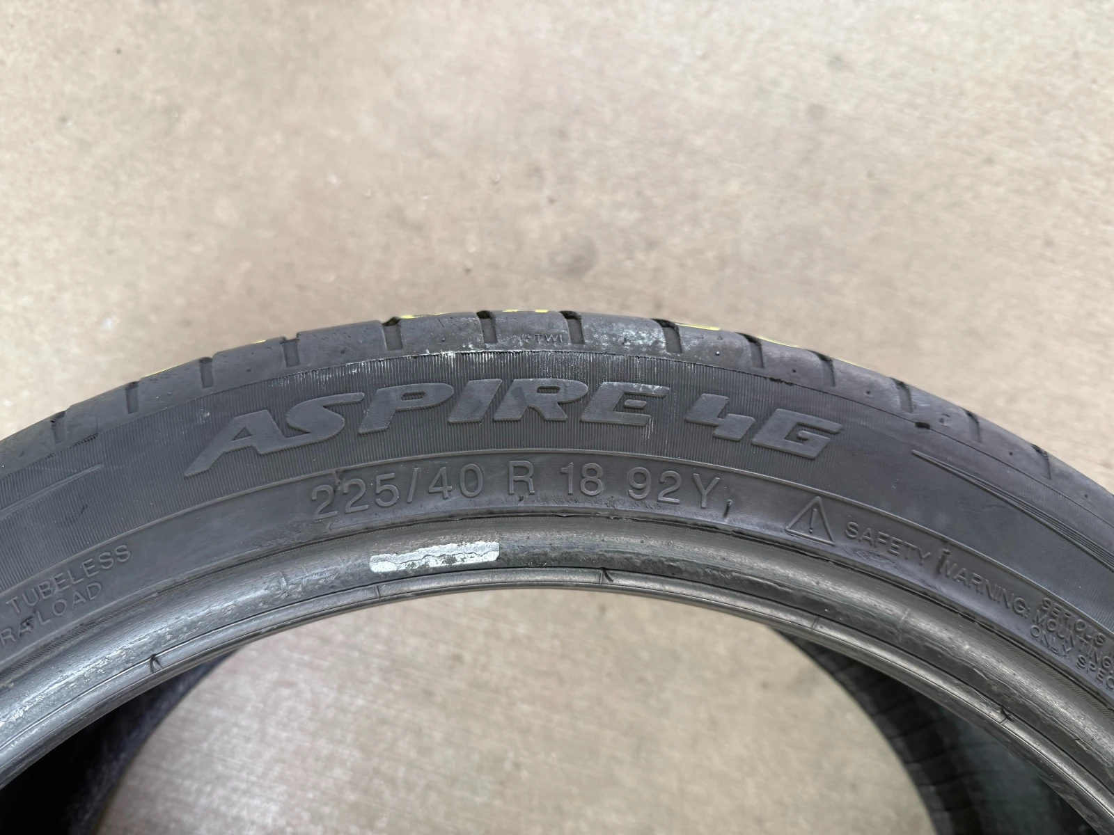 Гуми Летни 225/40R18, снимка 6 - Гуми и джанти - 54608181