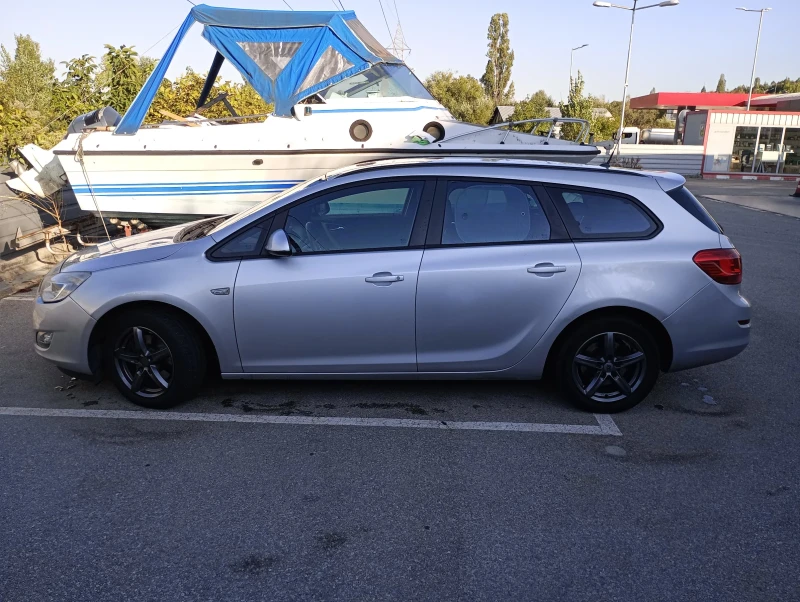 Opel Astra Sport Tourer, снимка 15 - Автомобили и джипове - 47222263