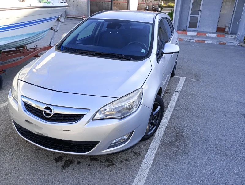 Opel Astra Sport Tourer, снимка 2 - Автомобили и джипове - 47222263