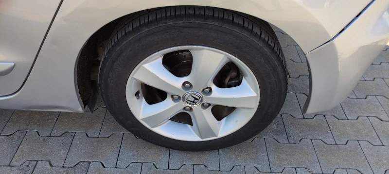 Honda Fr-v, снимка 17 - Автомобили и джипове - 52287769