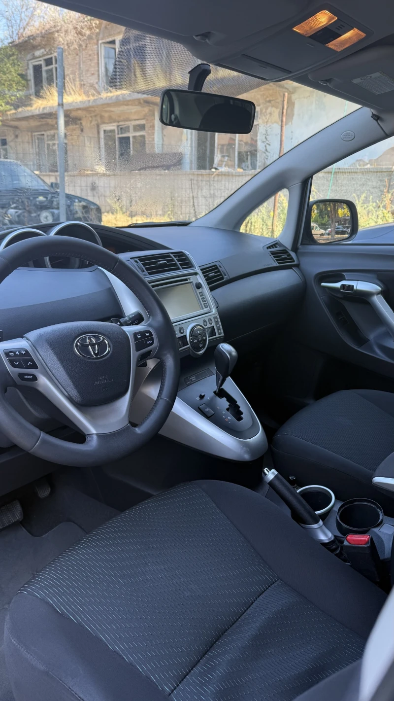 Toyota Verso, снимка 8 - Автомобили и джипове - 52637788