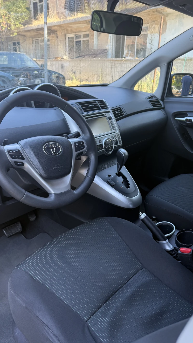 Toyota Verso, снимка 6 - Автомобили и джипове - 52637788