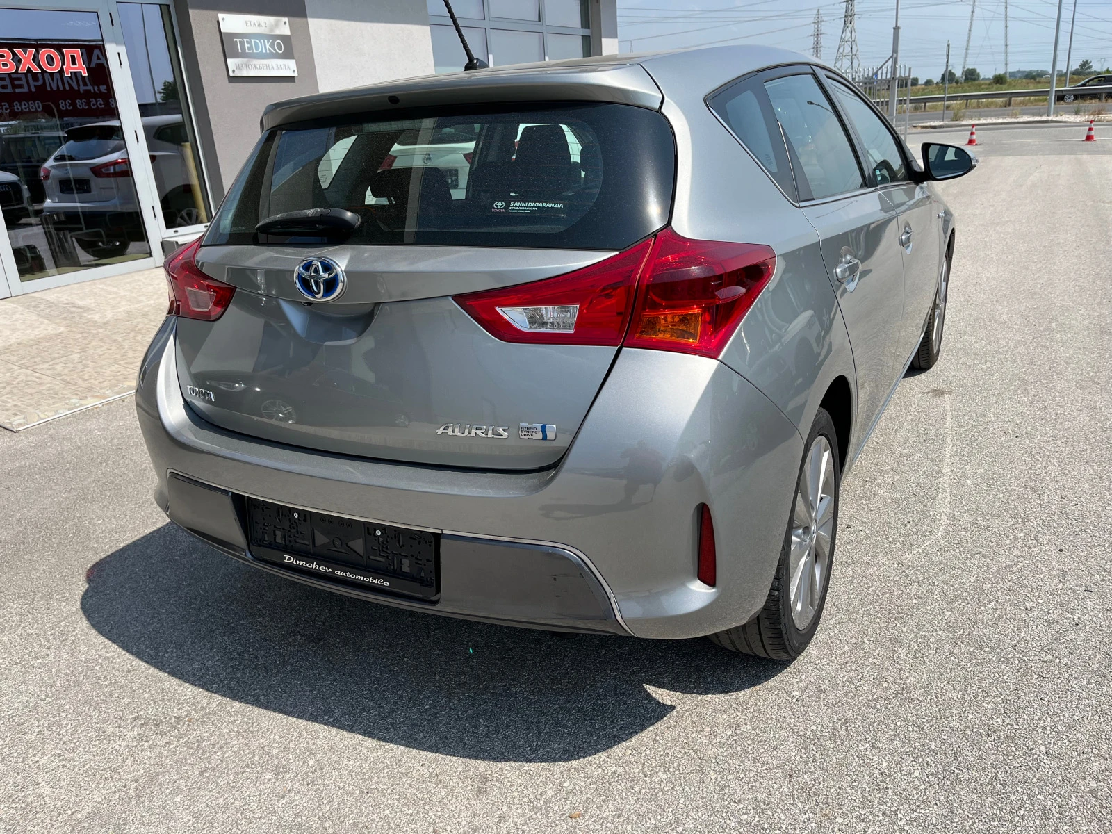 Toyota Auris 1.8 HYBRID - изображение 6