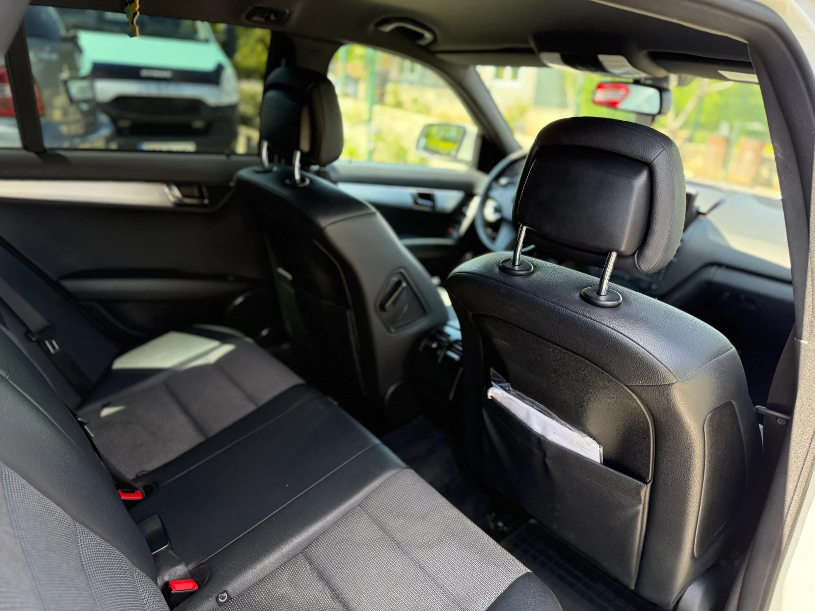 Mercedes-Benz C 320 Avantgarde - изображение 10
