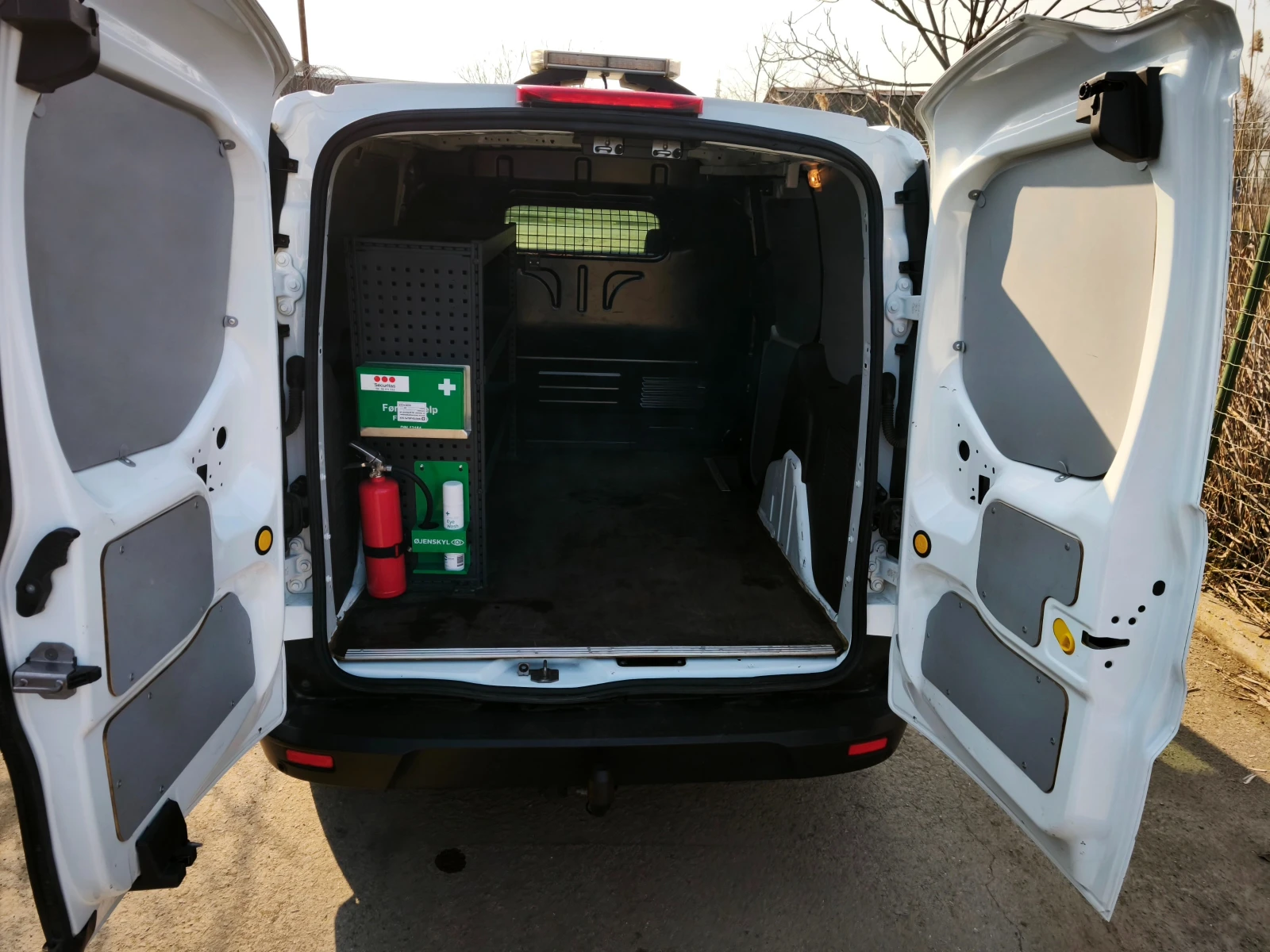 Ford Connect 220 L1 1.5 TDCI Автомат реален пробег+ история, снимка 14 - Автомобили и джипове - 53737919