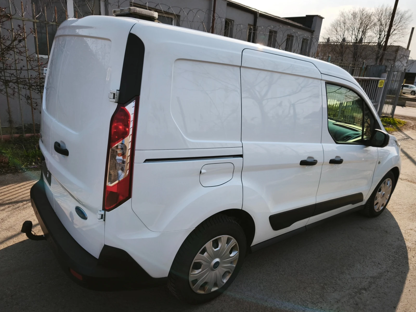 Ford Connect 220 L1 1.5 TDCI Автомат реален пробег+ история, снимка 4 - Автомобили и джипове - 53737919