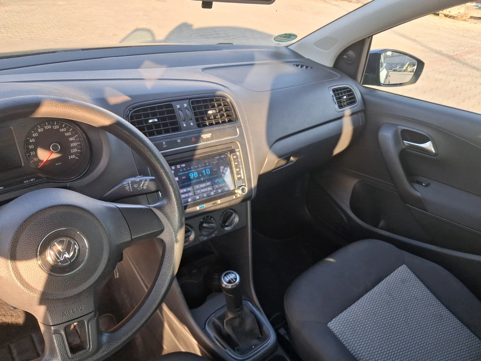 VW Polo, снимка 8 - Автомобили и джипове - 54044626