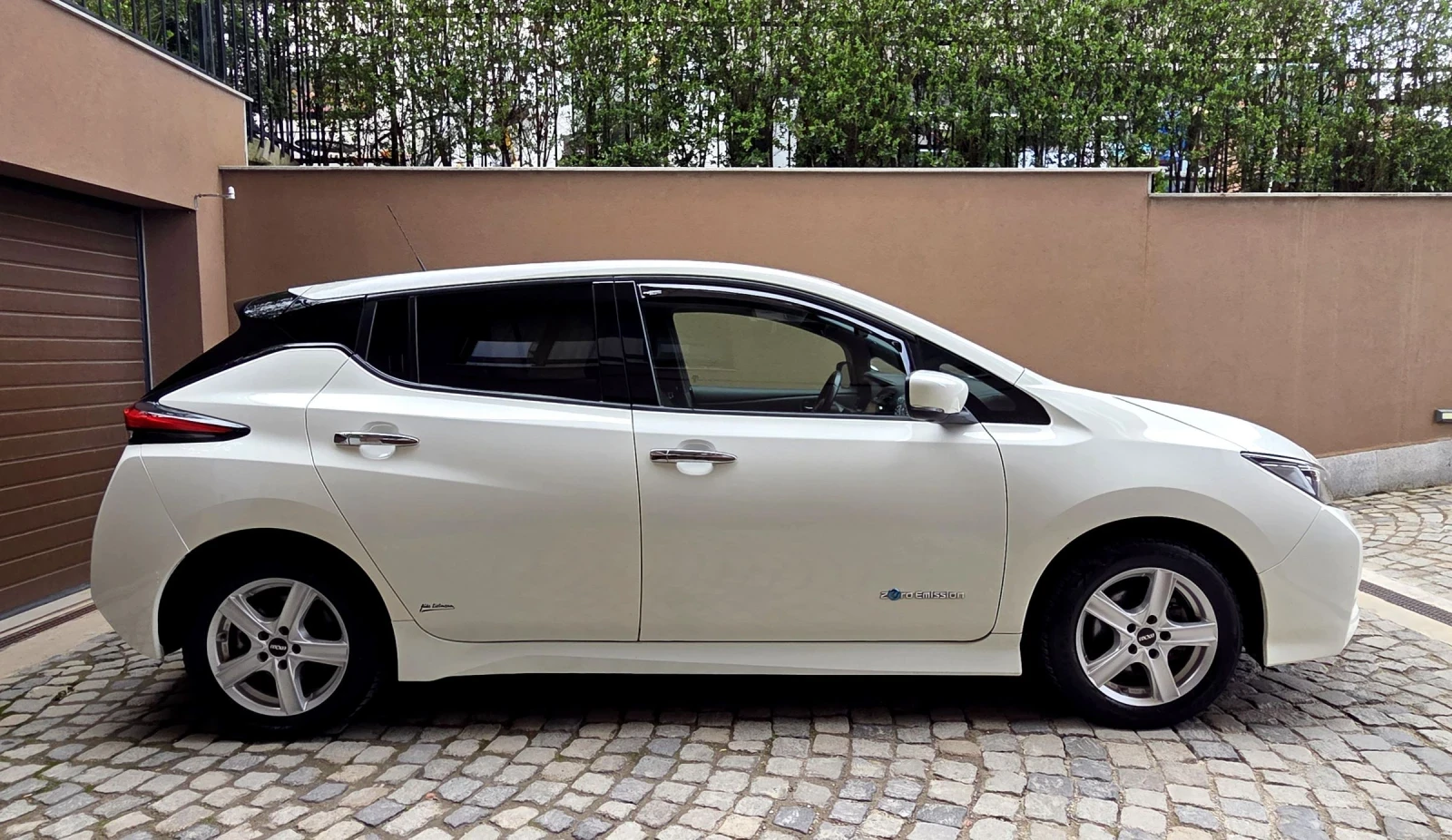 Nissan Leaf  Пълна Сервизна История, снимка 3 - Автомобили и джипове - 54195631