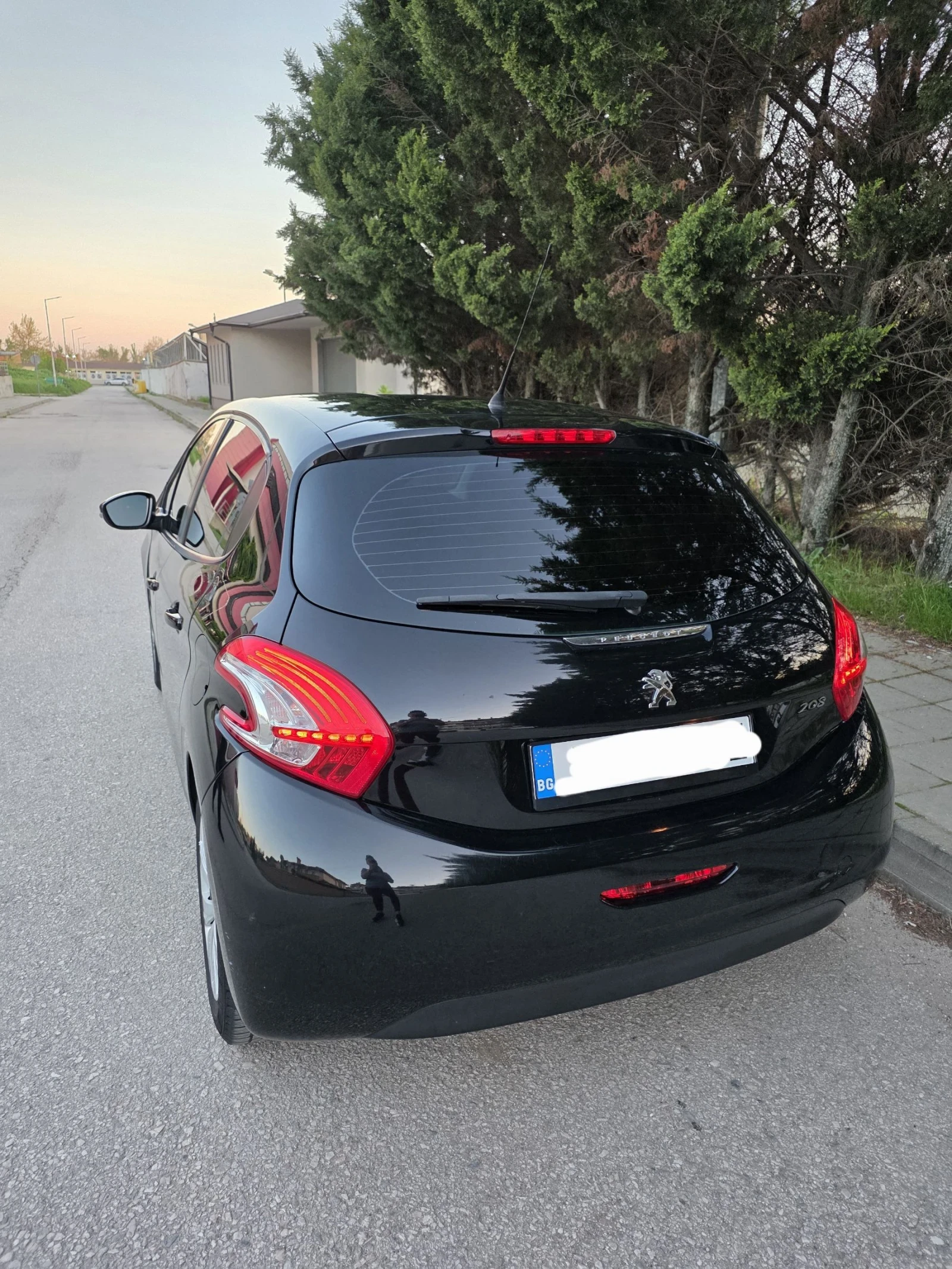 Peugeot 208 1.4 HDI, снимка 4 - Автомобили и джипове - 54314232