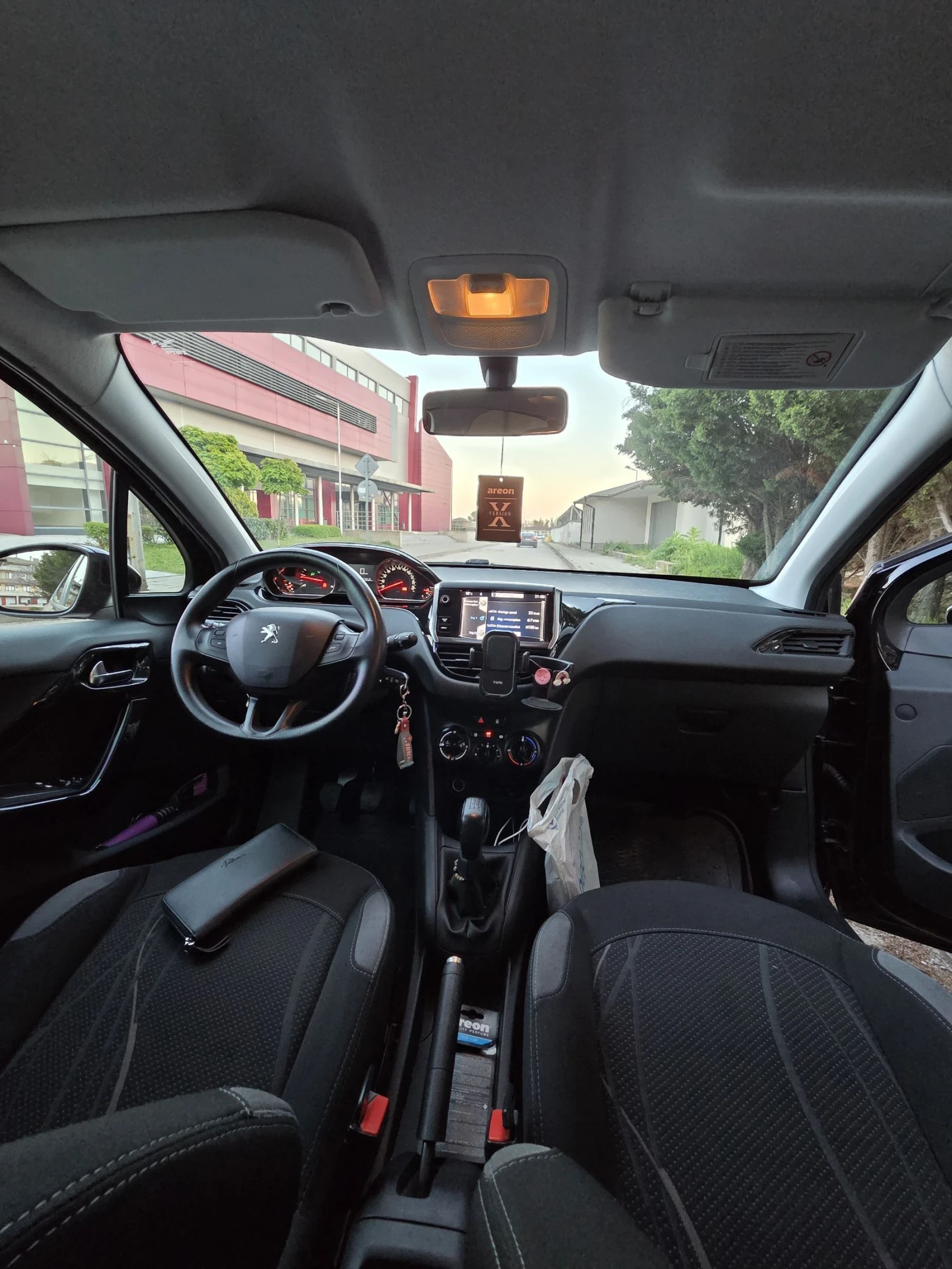 Peugeot 208 1.4 HDI, снимка 6 - Автомобили и джипове - 54314232