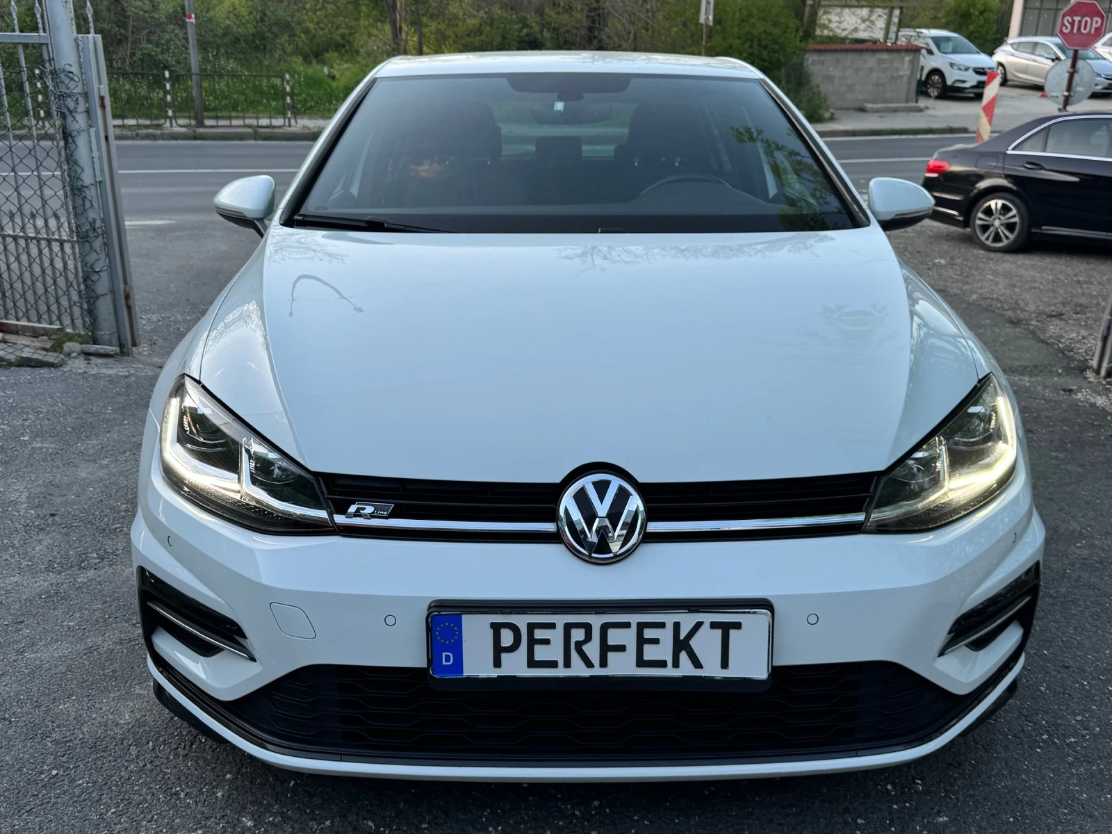 VW Golf 7.5* TDI* R-Line* Virtual* Keyless, снимка 2 - Автомобили и джипове - 54370322