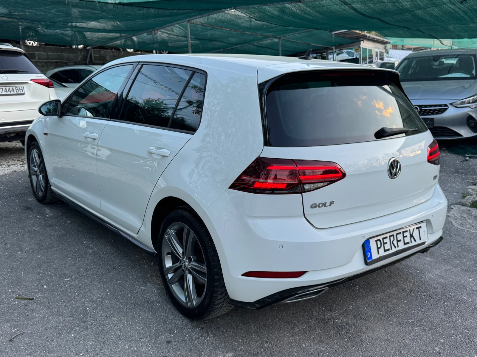 VW Golf 7.5* TDI* R-Line* Virtual* Keyless, снимка 6 - Автомобили и джипове - 54370322