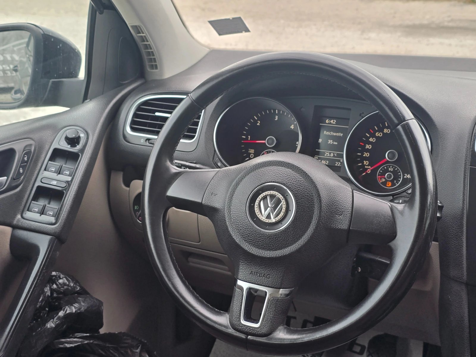 VW Golf 2.0-110к.с.КЛИМАТРОНИК, ПОДГРЕВ, снимка 13 - Автомобили и джипове - 55221577